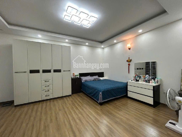 Nhà đẹp, ngon Tây Hồ 70m2 x mặt tiền to, đẹp 5m - Nhà thoáng trước, sau. Ô tô đỗ cửa.