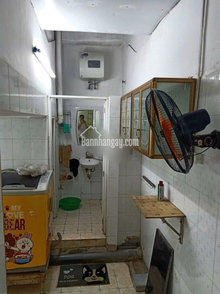 CHO THUÊ CĂN HỘ TẬP THỂ TẦNG 1 NGUYỄN CHÍ THANH, 72M2, TẦNG 1, 2 NGỦ, 1 WC, 8 TRIỆU